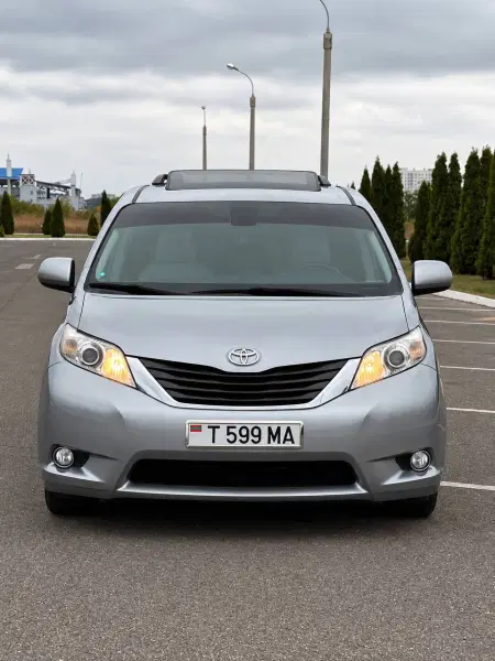 Toyota Sienna, 2013