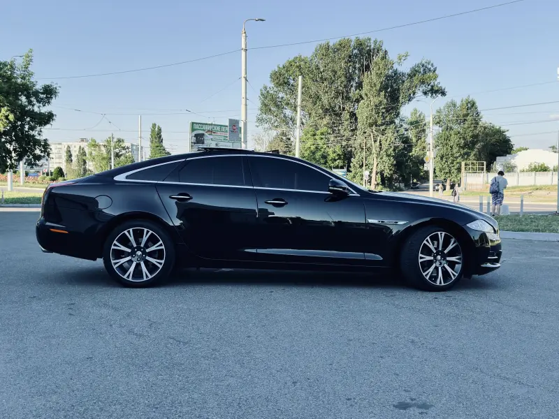 Jaguar XJ, 2012