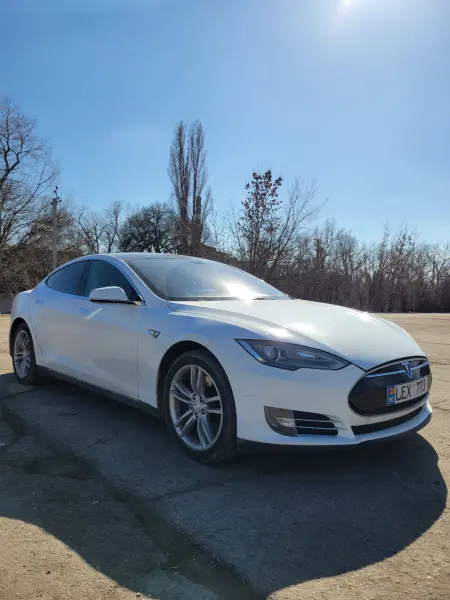 TESLA S, 2013