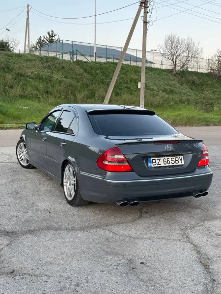Mercedes-Benz E-Class, 2004