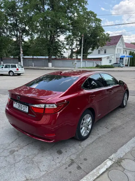 Lexus ES, 2013