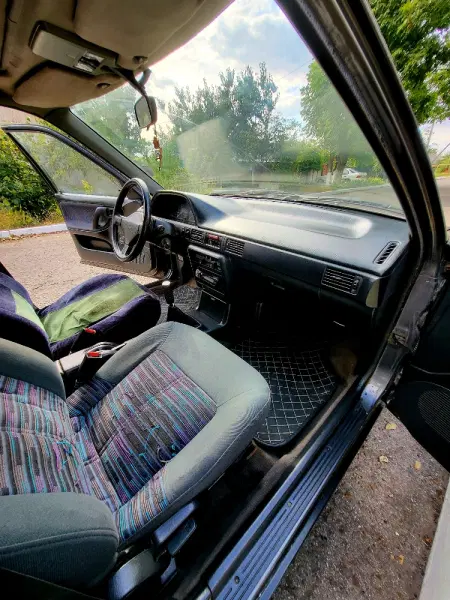 Mazda 323, 1996