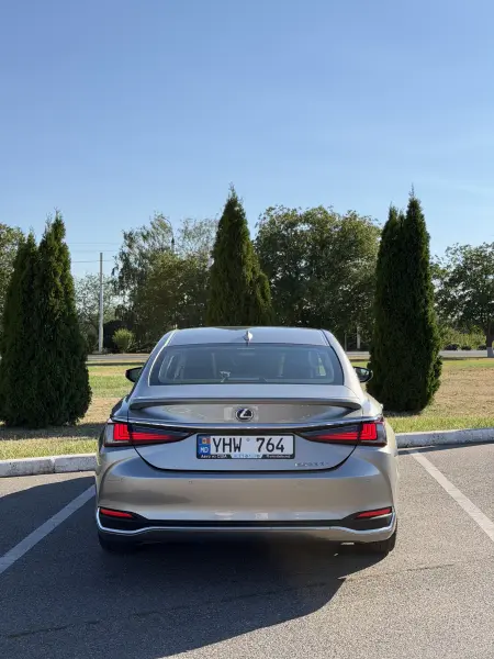 Lexus ES, 2020
