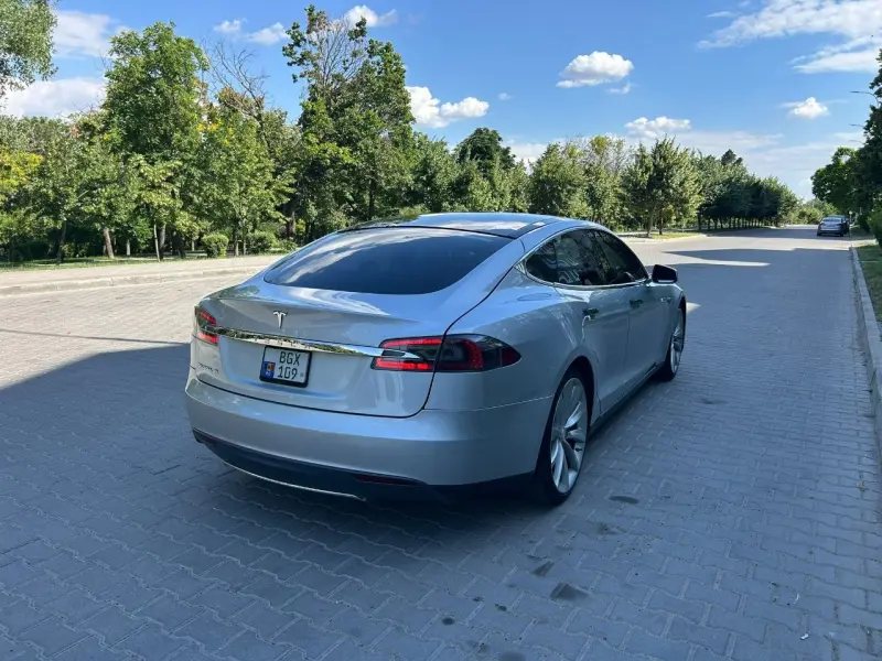TESLA S, 2014