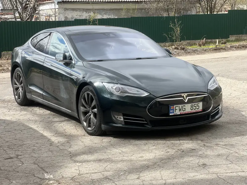 TESLA S, 2015