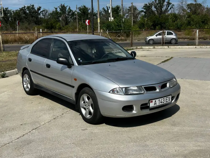 Mitsubishi Carisma, 1999