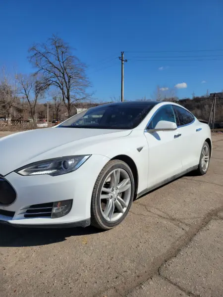 TESLA S, 2013