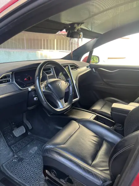 TESLA X, 2017