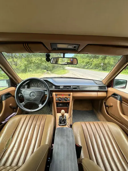 Mercedes-Benz E-Class, 1993