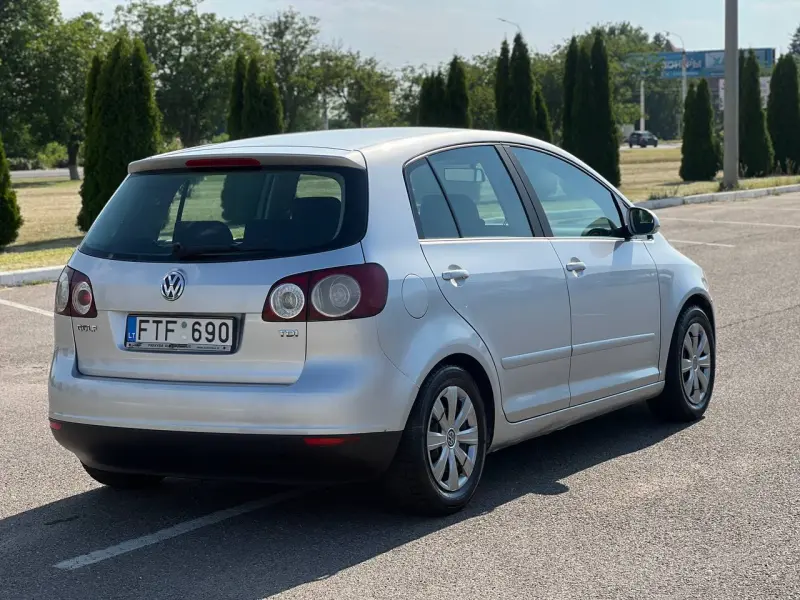 Volkswagen Golf, 2005