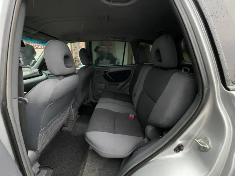 Toyota RAV4, 2004