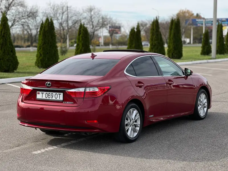 Lexus ES, 2012