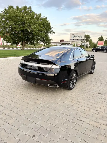 Lincoln MKZ, 2015