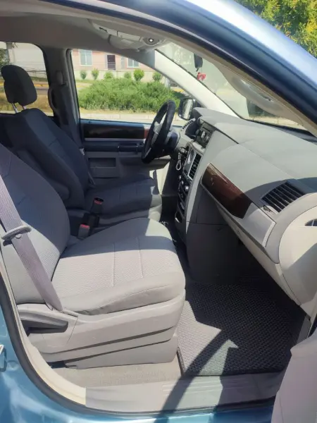 Chrysler Town & Country, 2010