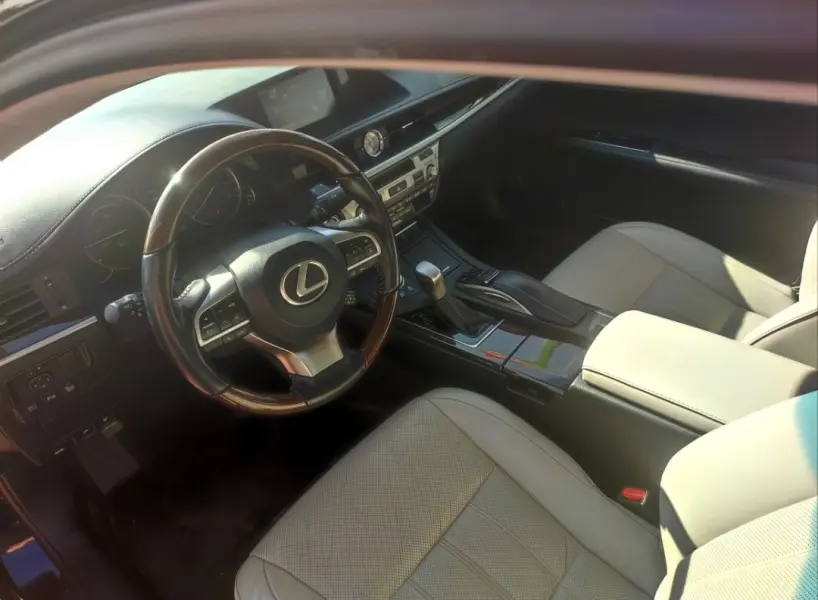 Lexus ES, 2016