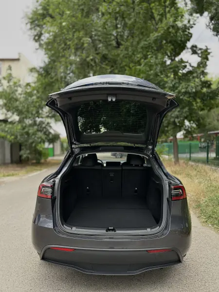 TESLA Y, 2023