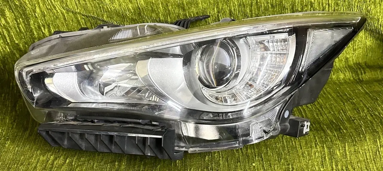 Продам фару от INFINITY Q50.