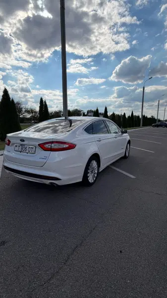 Ford Fusion, 2013