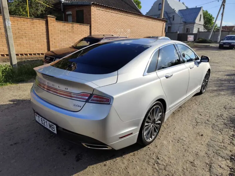 Lincoln MKZ, 2016