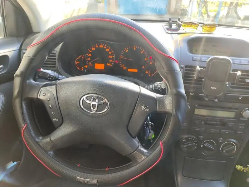Toyota Avensis, 2004