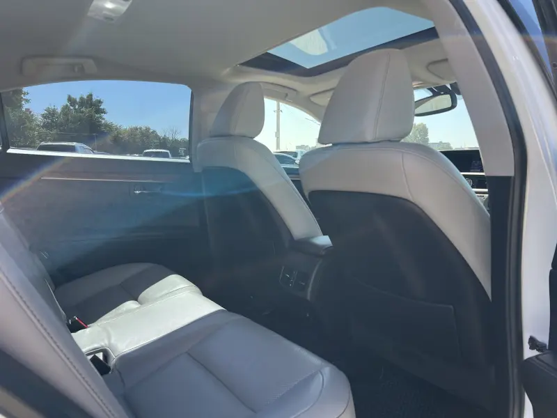 Lexus ES, 2012