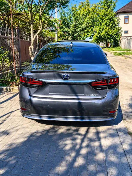 Lexus ES, 2013
