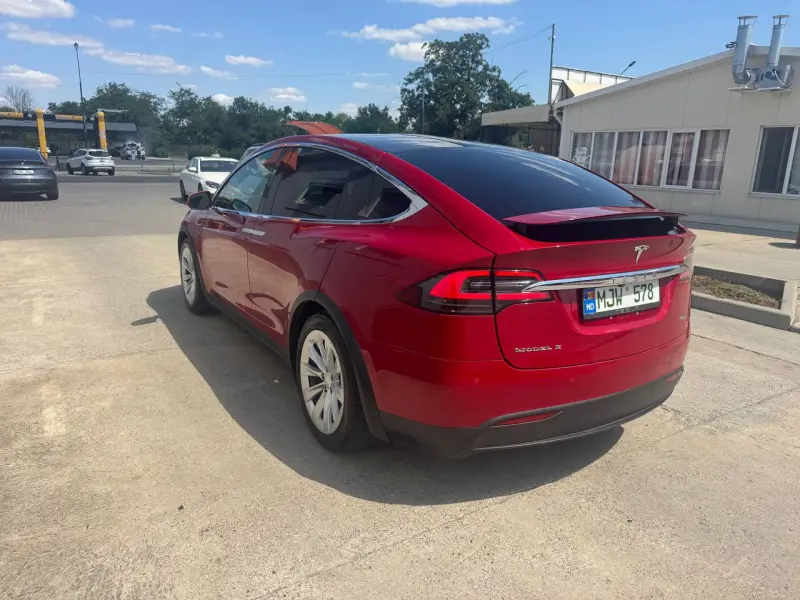 TESLA X, 2017