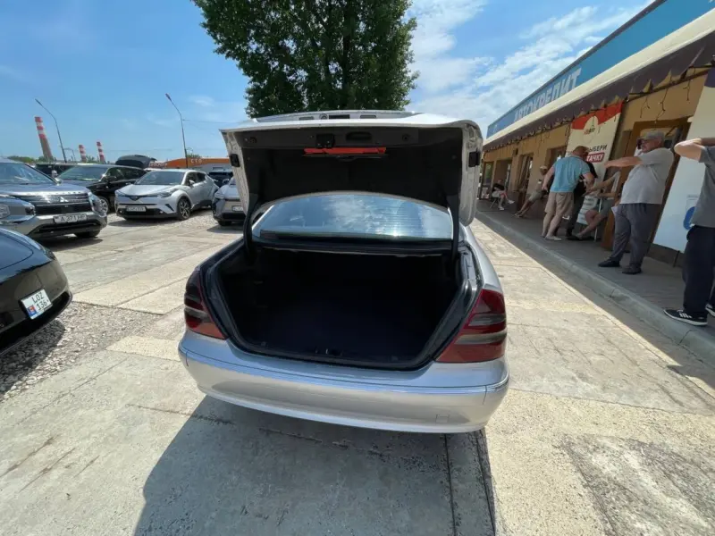 Mercedes-Benz E-Class, 2005