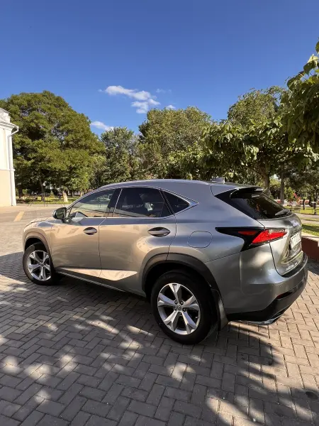 Lexus NX, 2017