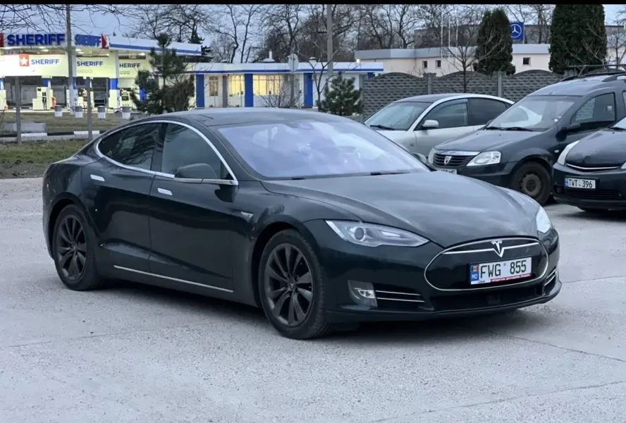 TESLA S, 2015