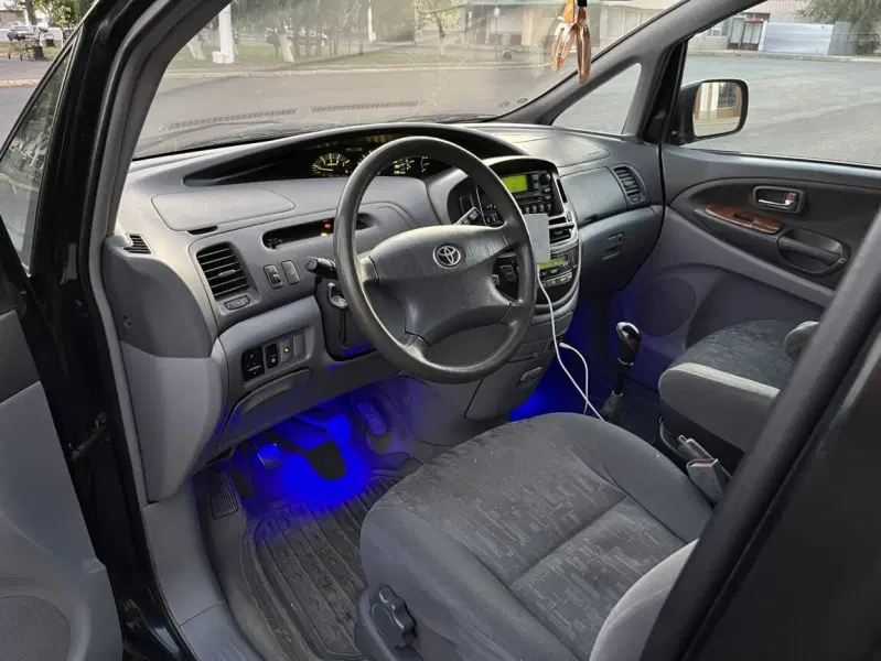 Toyota Previa, 2002