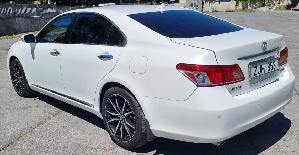 Lexus ES, 2010