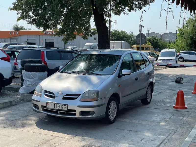 Nissan Almera Tino, 2004