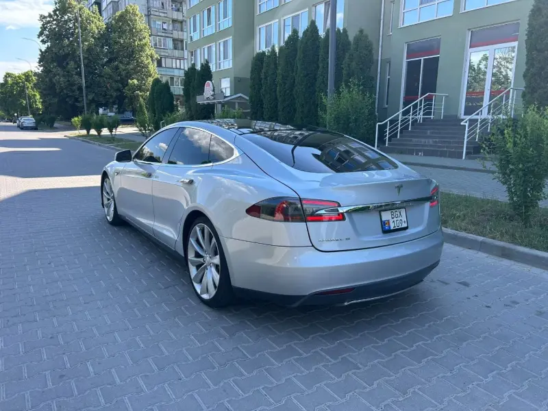 TESLA S, 2014