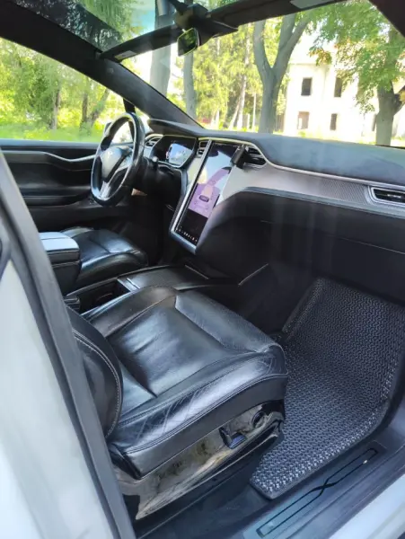TESLA X, 2017