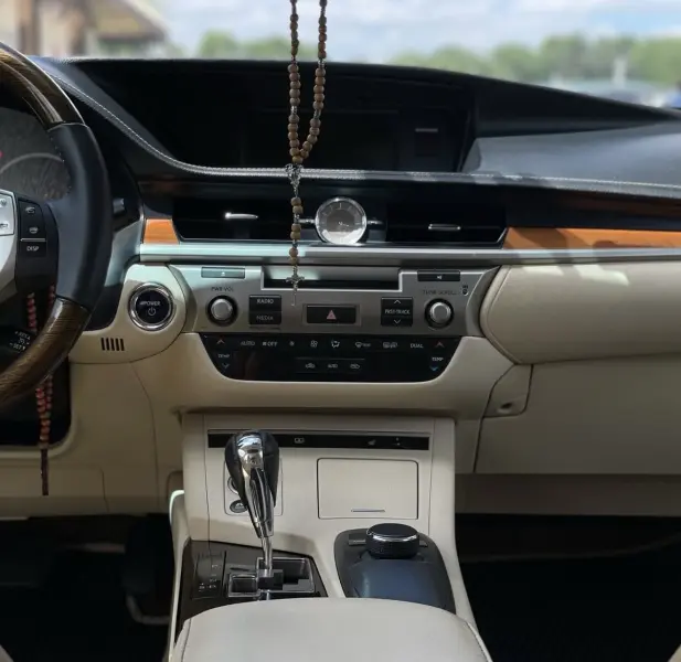 Lexus ES, 2013
