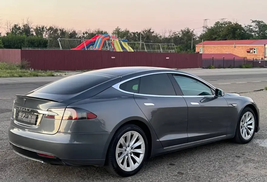 TESLA S, 2014