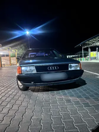 Audi 100, 1985