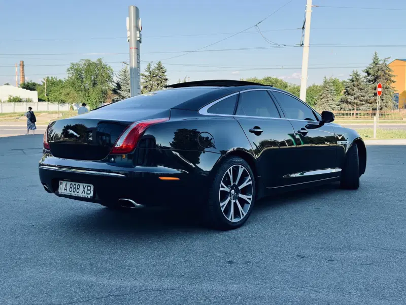 Jaguar XJ, 2012