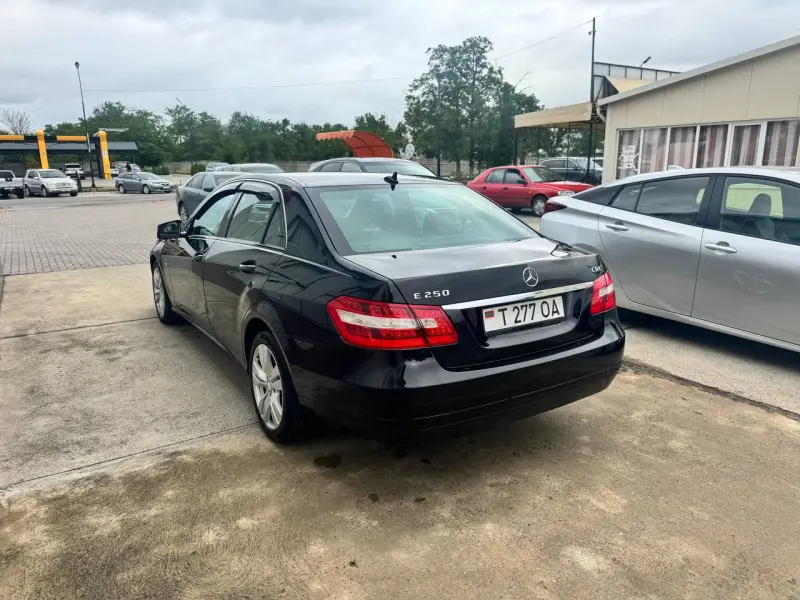Mercedes-Benz E-Class, 2011