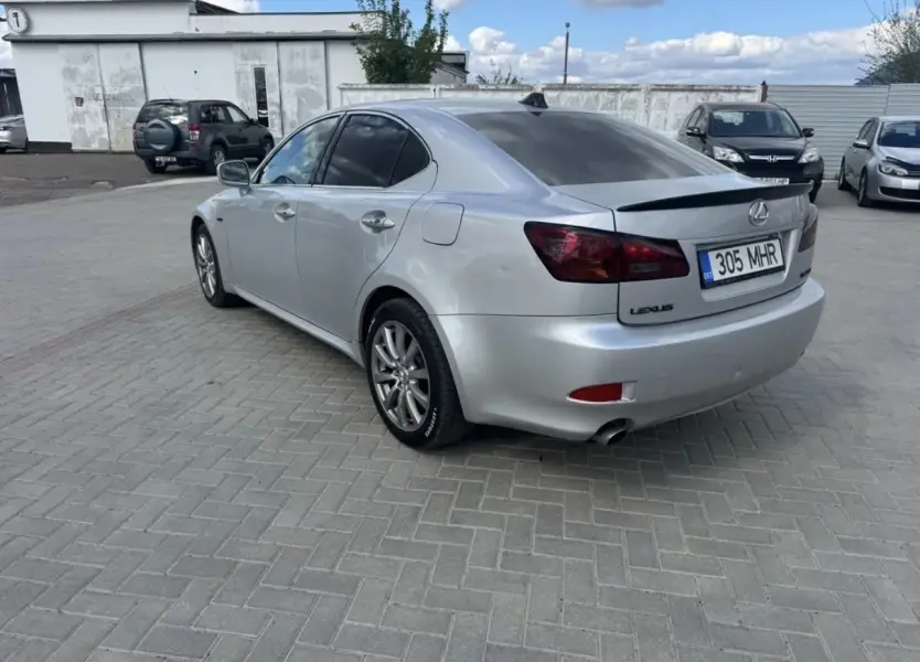 Lexus IS, 2004