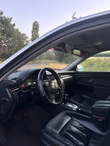 Audi A8, 1999