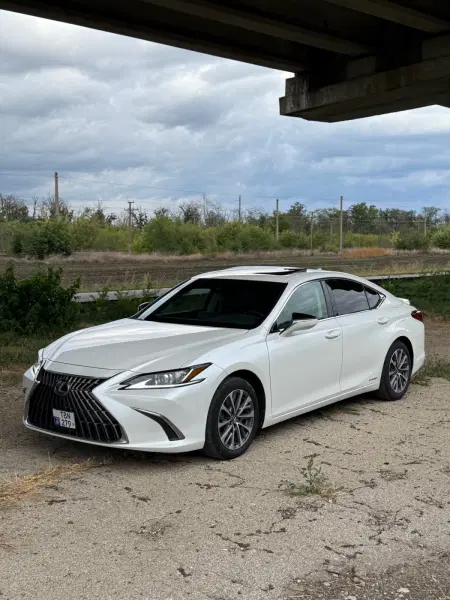Lexus ES, 2022