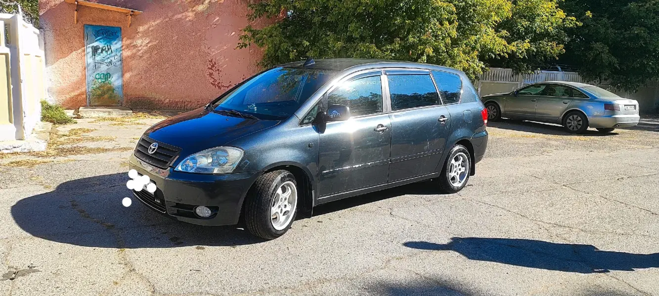 Toyota Avensis Verso, 2003