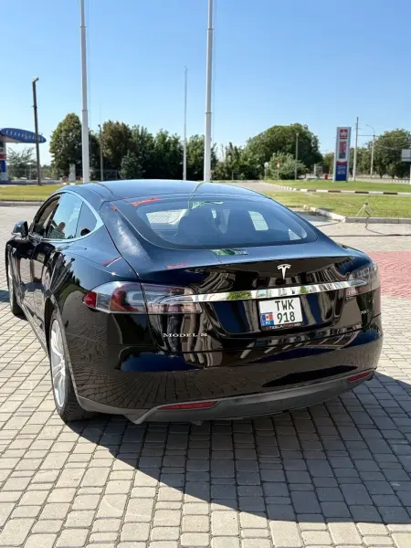 TESLA S, 2015