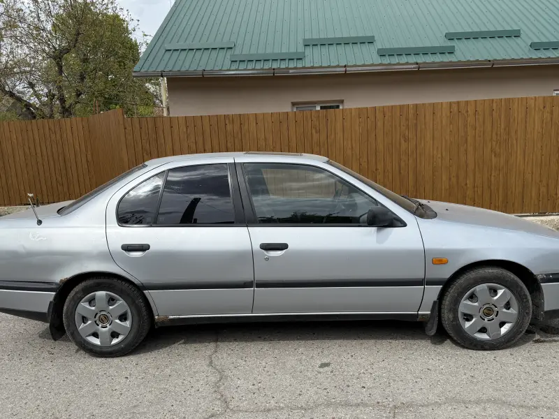 Nissan Primera, 1992