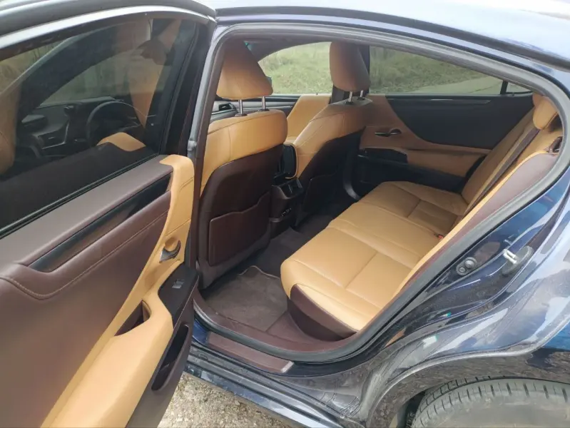 Lexus ES, 2019