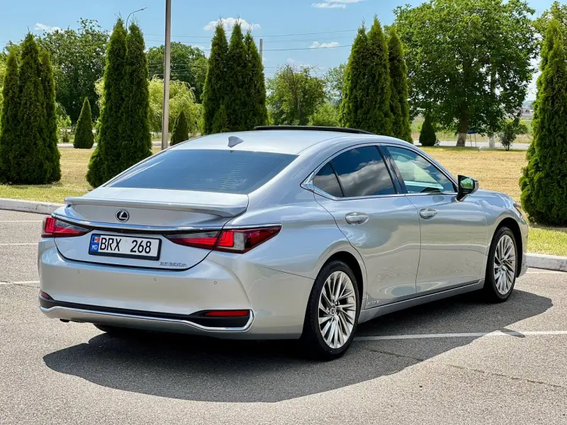 Lexus ES, 2022