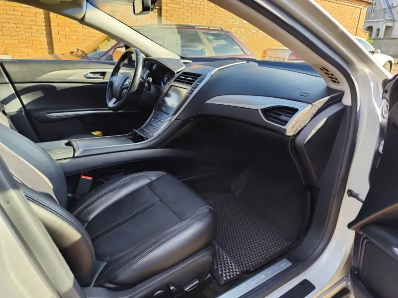 Lincoln MKZ, 2016