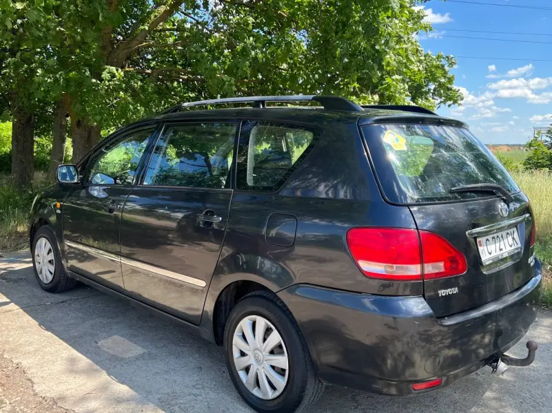 Toyota Avensis Verso, 2003